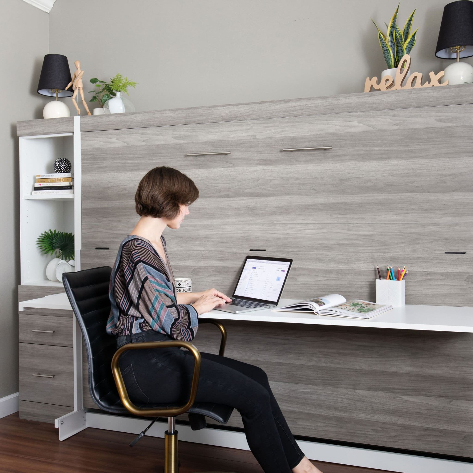 Cosmopolitan Bed and Leveling Desk